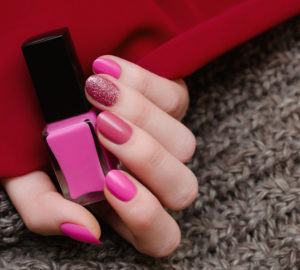 Fingernägel lackieren