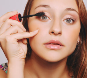 Mascara-Fleck entfernen