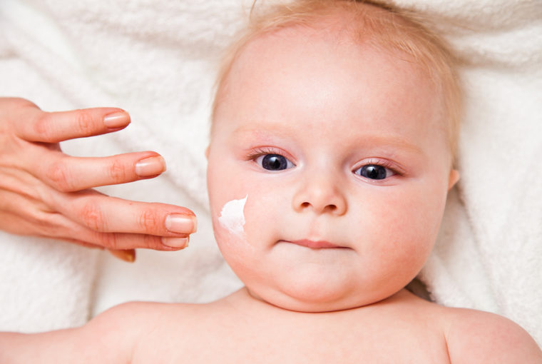 Baby-Gesichtspflege
