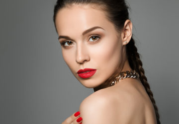 Make Up mit roten Lippen
