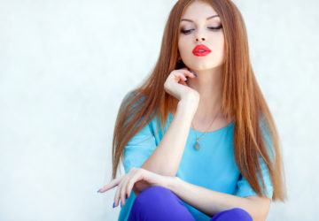 Frau mit auffälligen Lippen