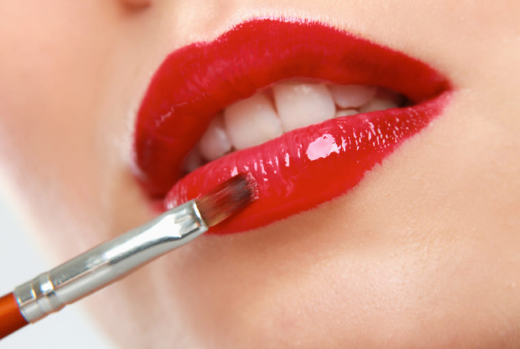Lippen mit rotem Lipgloss