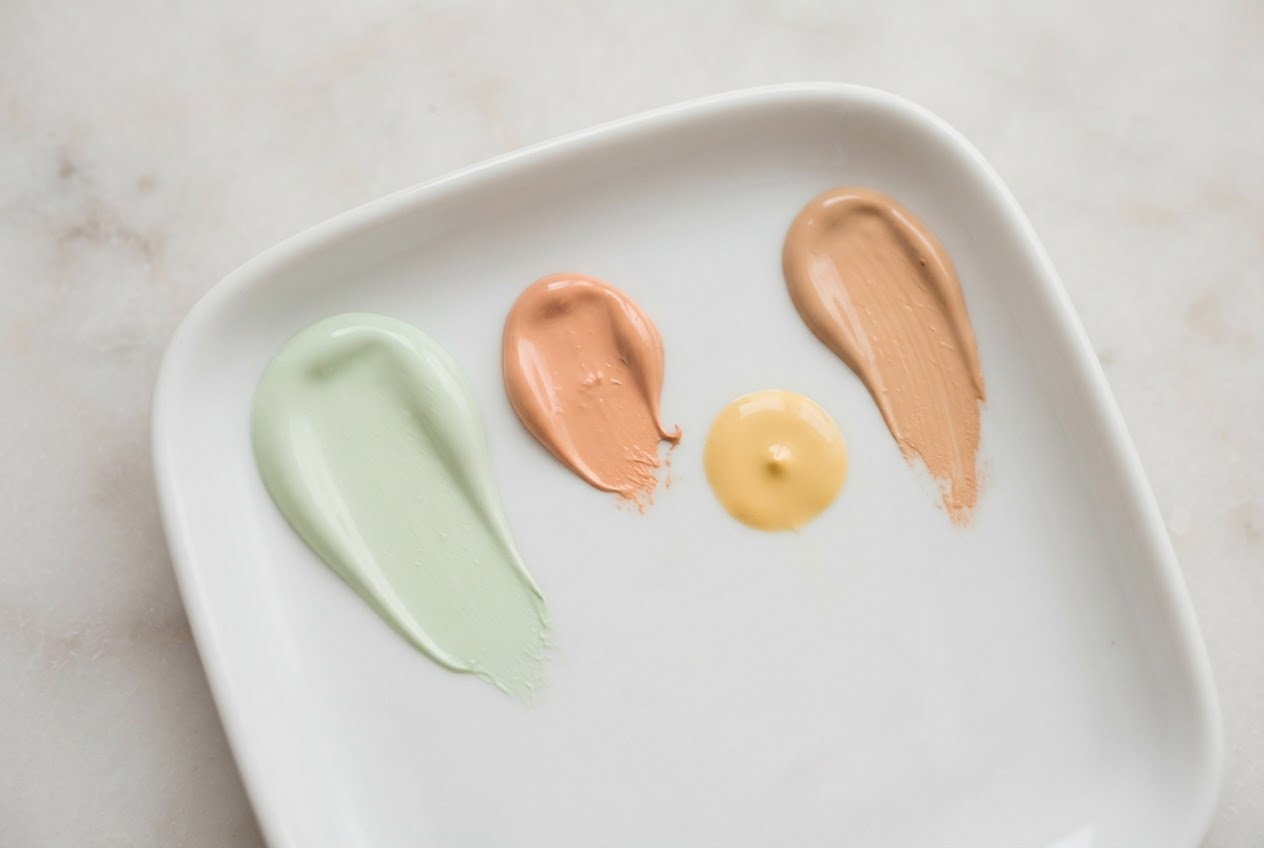 Realistic photo for Den richtigen Concealer gegen Augenringe finden